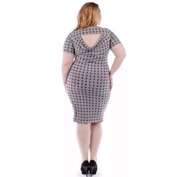 YUMMY PLUS Geo Sheath Dress Cut Out Back 3X - Picture 2 of 6